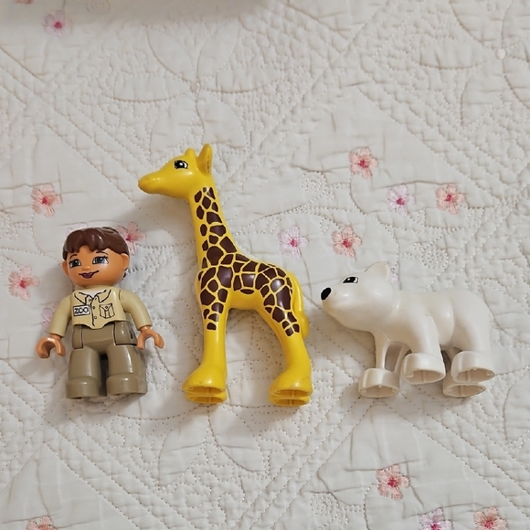 Lego Duplo 3pc Zoo Lot Zoo Keeper Baby Giraffe Baby Polar Bear - Picture 1 of 5